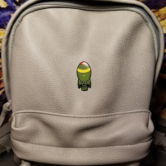 Lootcrate June 2016 "Dystopia" Pin - Picture 2 of 2